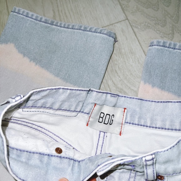 SOLD🚫Urban outfitters seagull ombré scenic cowboy jeans size 24 - Picture 4 of 7